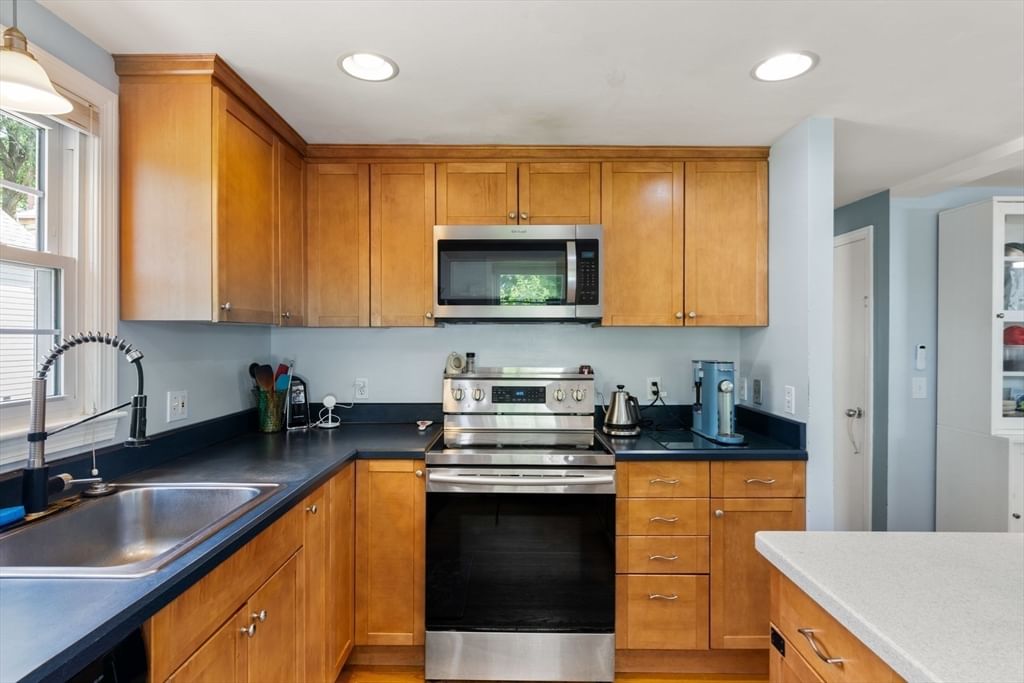 195 Glenellen Rd Boston — Photo 8 of 37