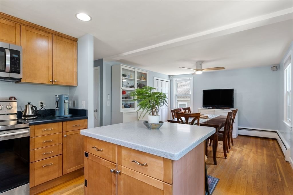 195 Glenellen Rd Boston — Photo 9 of 37