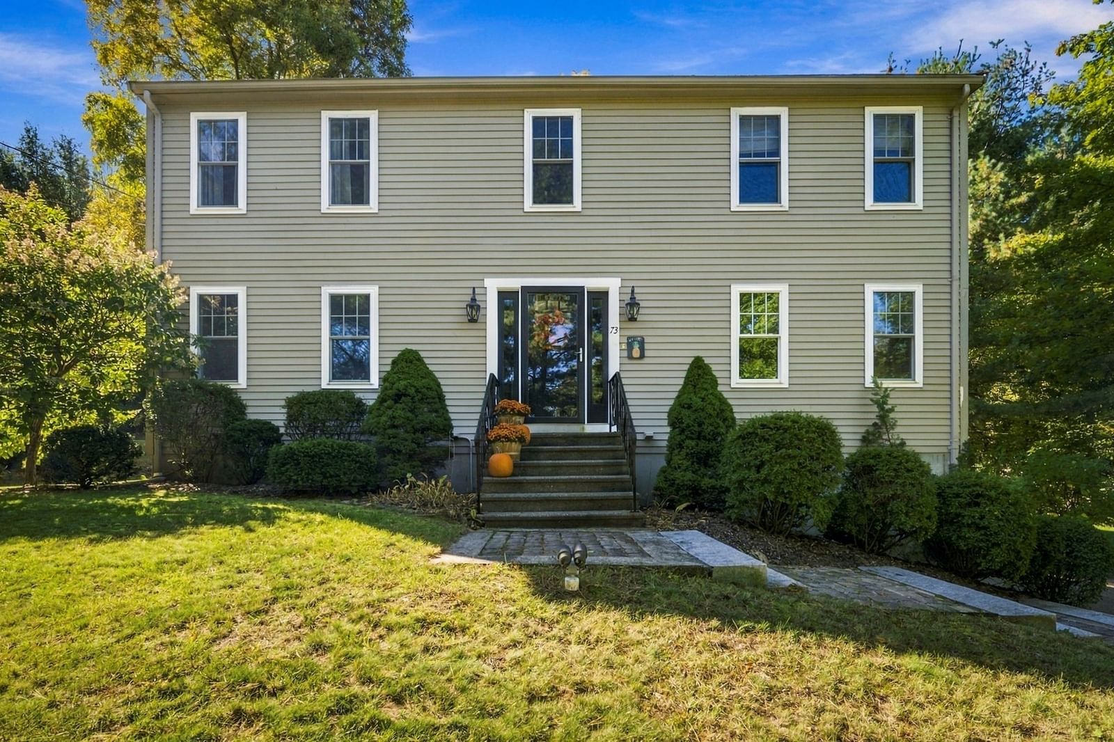 73 Maynard St Northborough — Photo 2 of 40