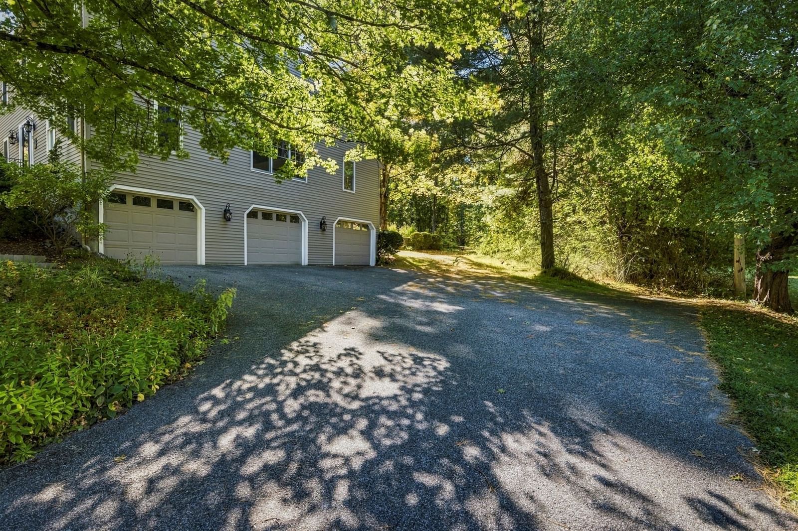 73 Maynard St Northborough — Photo 3 of 40