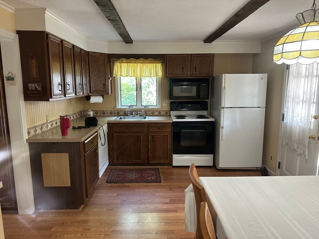30 School St East Longmeadow — Photo 5 of 38