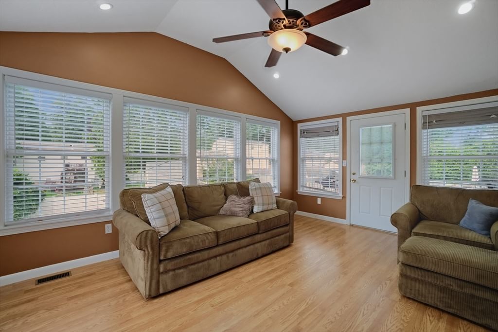 25 Jionzo Rd Milford — Photo 11 of 38