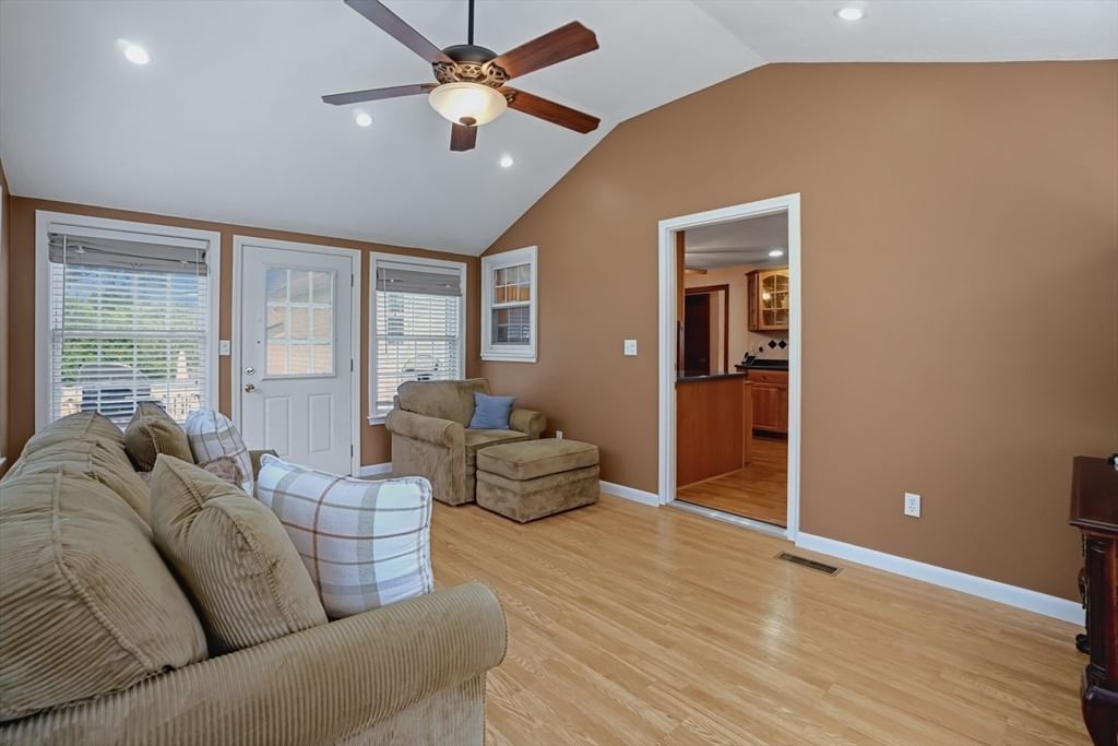 25 Jionzo Rd Milford — Photo 13 of 38