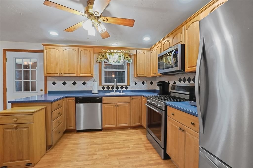 25 Jionzo Rd Milford — Photo 3 of 38