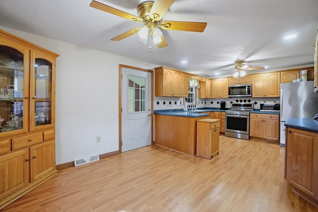 25 Jionzo Rd Milford — Photo 6 of 38