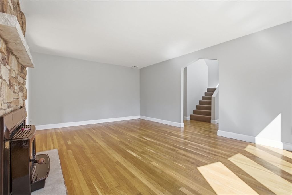 14 Pleasant St North Reading — Photo 7 of 42