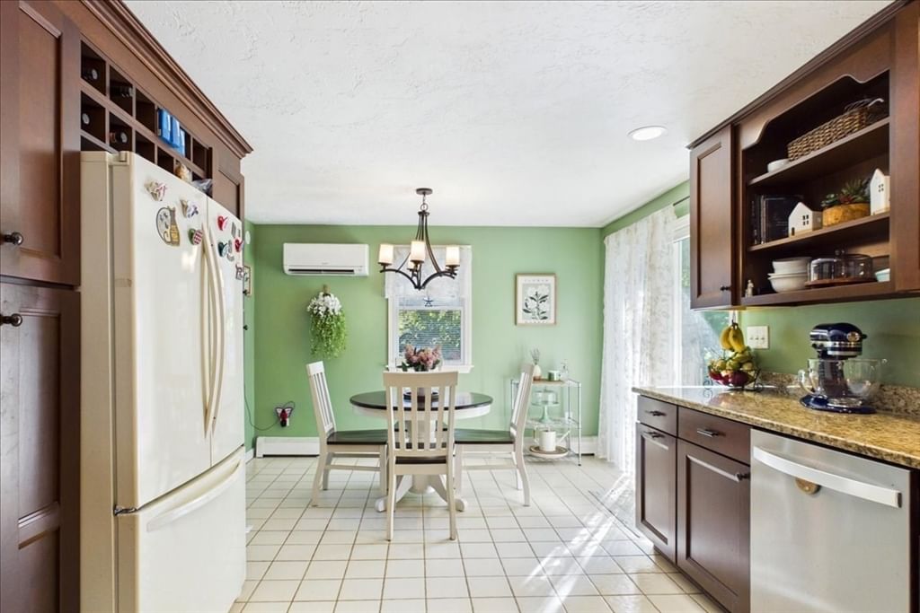 34 Skylark Ave Plymouth — Photo 11 of 36