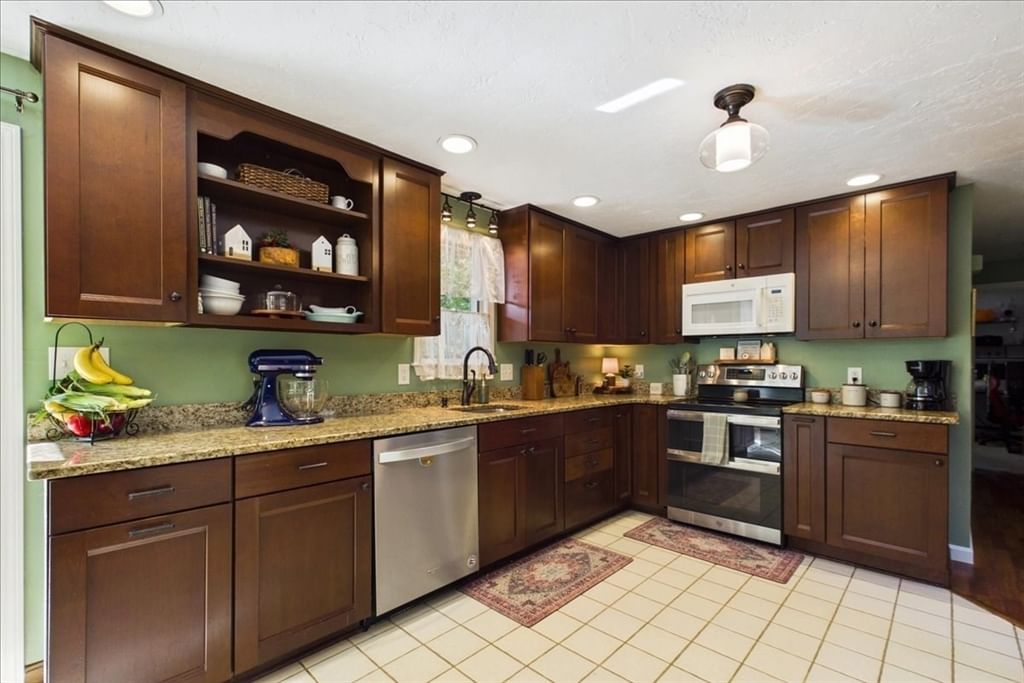 34 Skylark Ave Plymouth — Photo 12 of 36