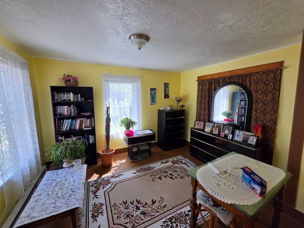 49 Oxford Ave Dudley — Photo 10 of 24
