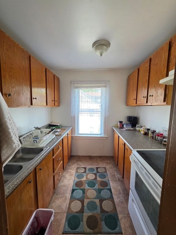 49 Oxford Ave Dudley — Photo 7 of 24