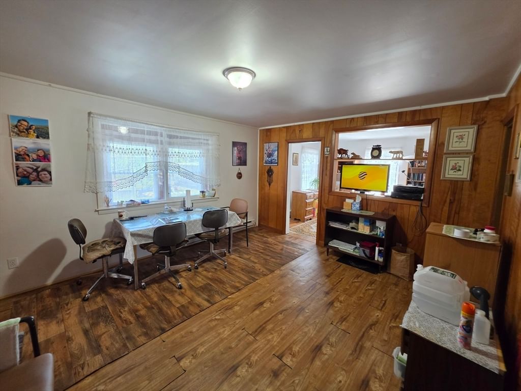 49 Oxford Ave Dudley — Photo 8 of 24