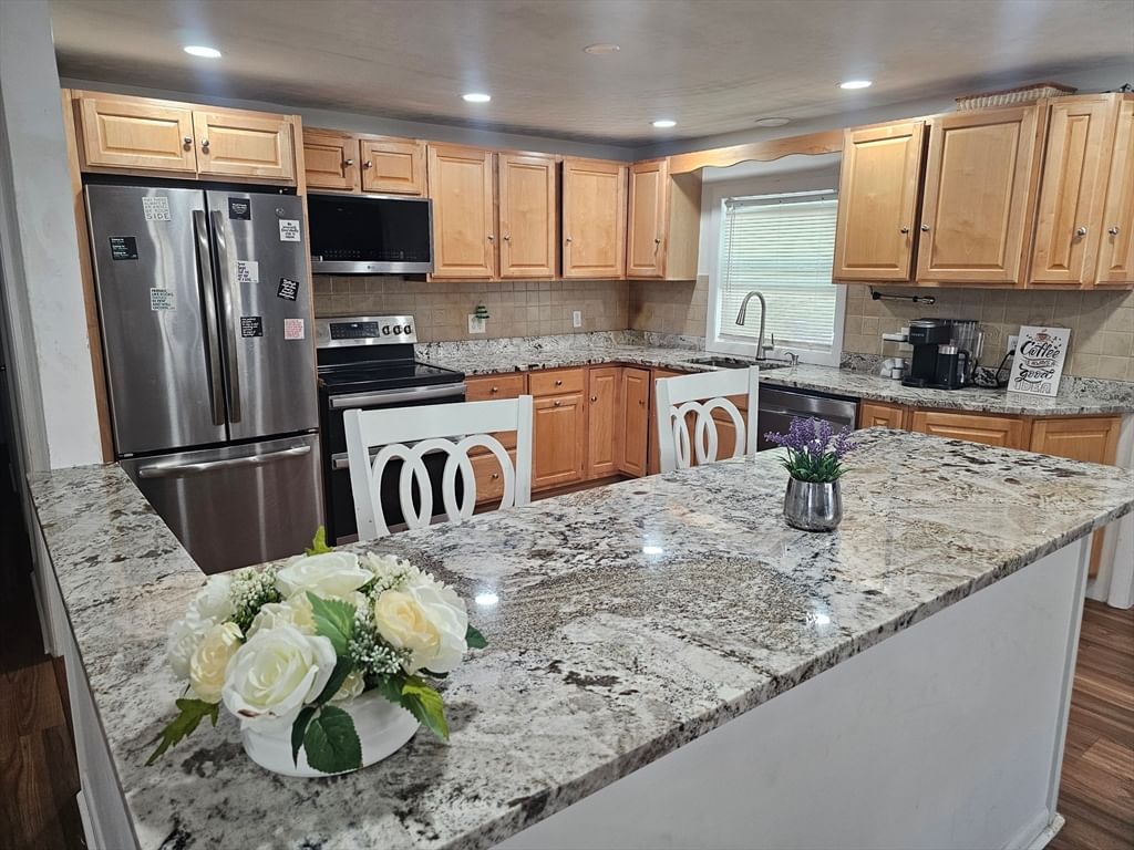 10 Marmion Ave Worcester — Photo 4 of 39