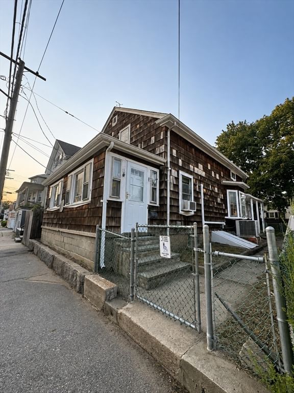 45 Durfee St New Bedford — Photo 2 of 18
