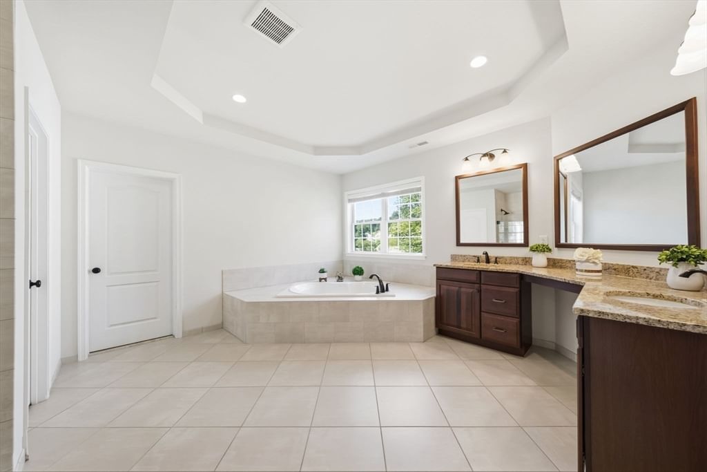 208 Mohawk Path Holliston — Photo 17 of 35