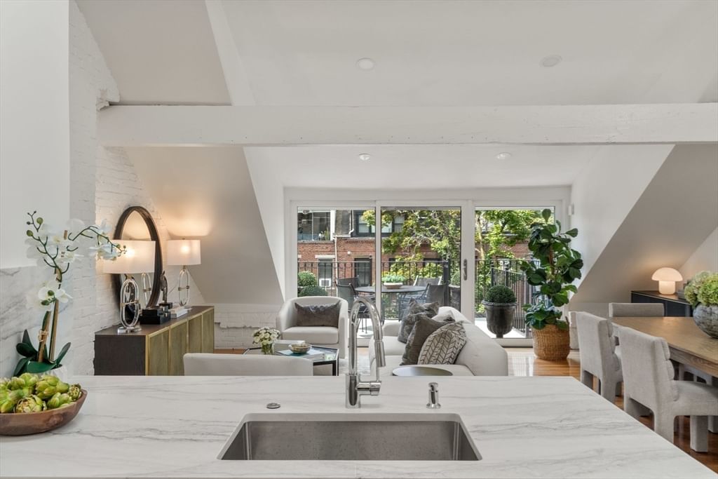 116 W Concord St #4 Boston — Photo 7 of 21