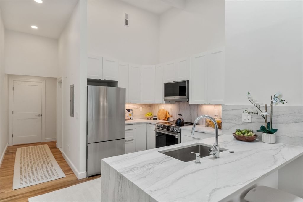116 W Concord St #4 Boston — Photo 8 of 21