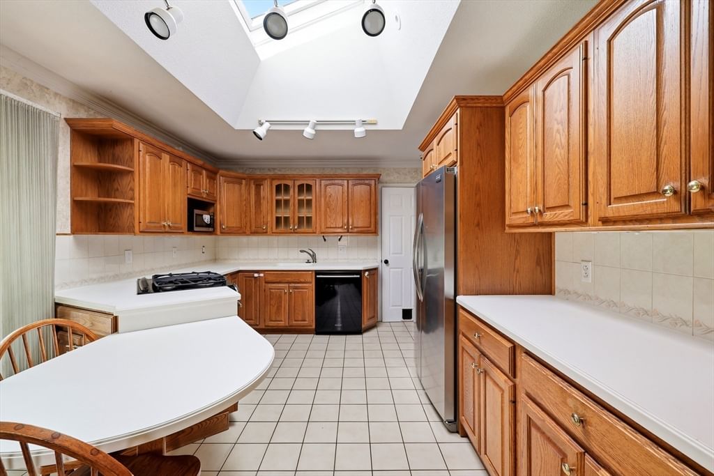 277 Brainerd St South Hadley — Photo 10 of 34