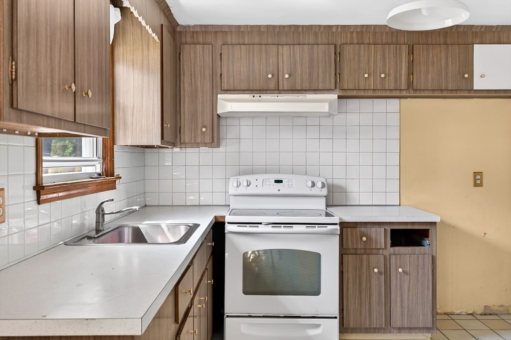 65 Taft Ave Brockton — Photo 10 of 37