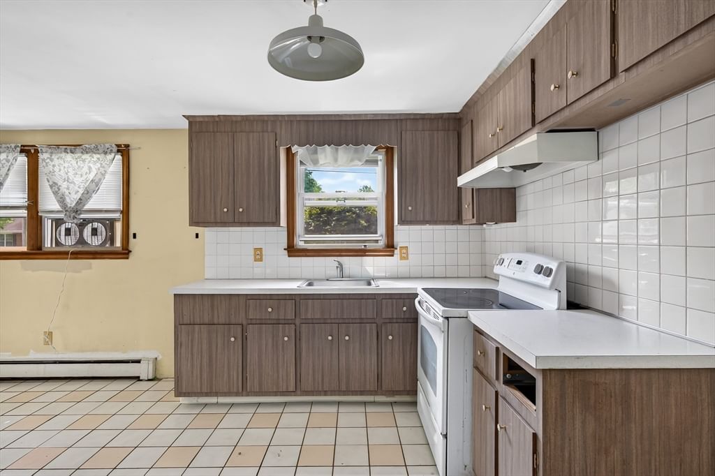 65 Taft Ave Brockton — Photo 11 of 37