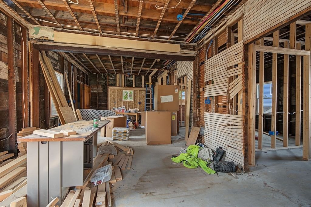 23 Bryan St Fall River — Photo 3 of 22
