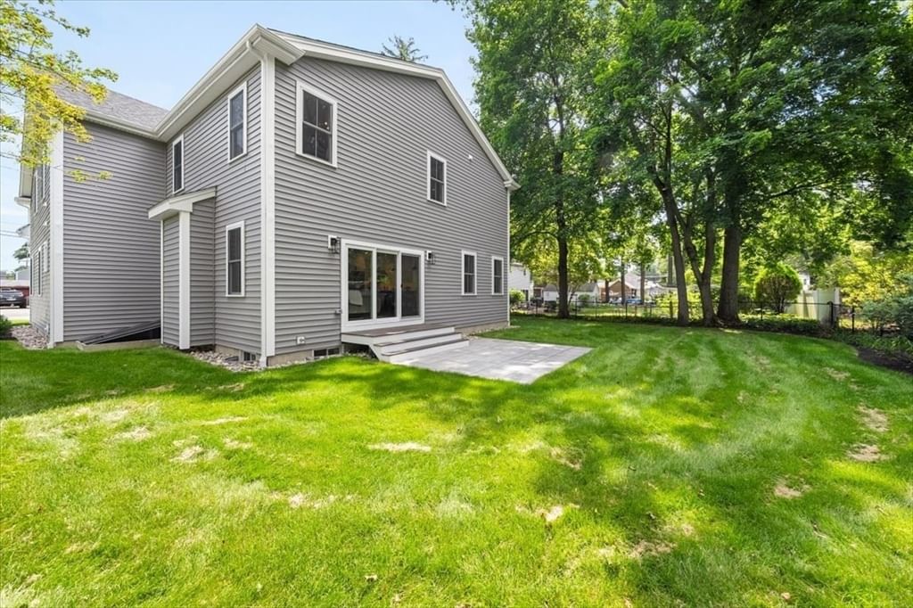 12 Beverly Rd Natick — Photo 4 of 31