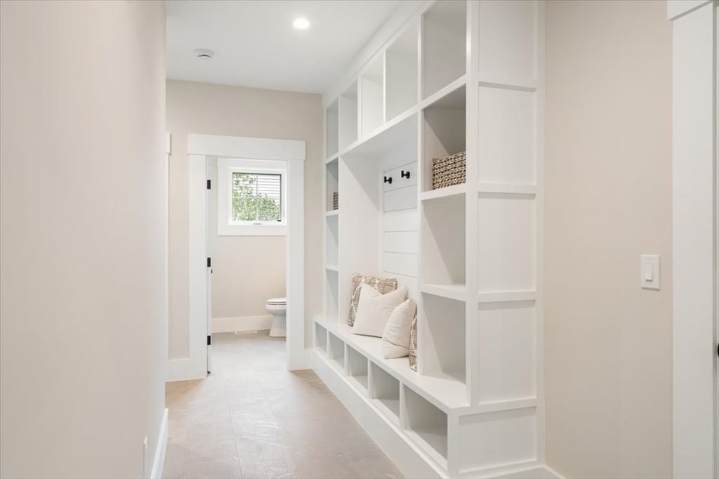 12 Beverly Rd Natick — Photo 9 of 31