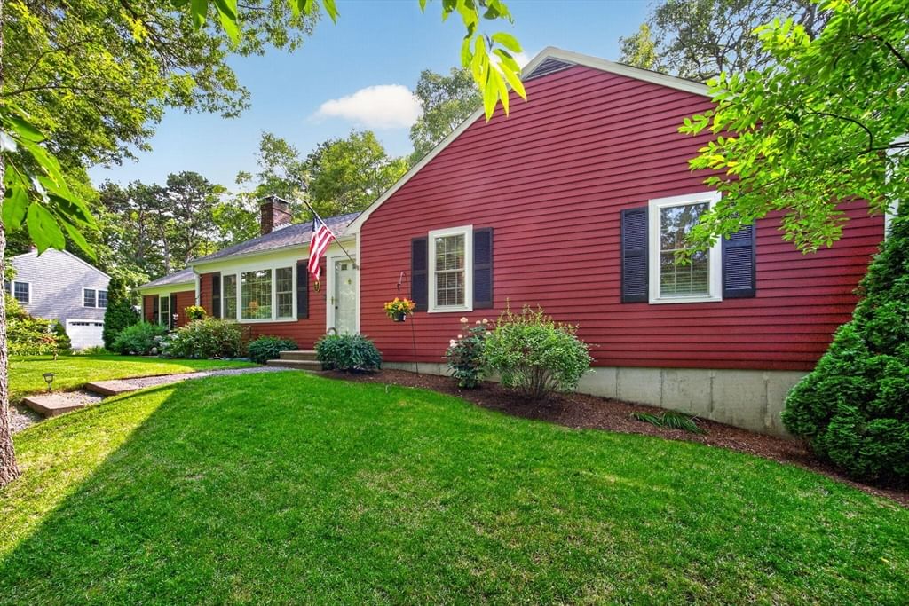 7 Bent Bluff Ln Yarmouth — Photo 1 of 42