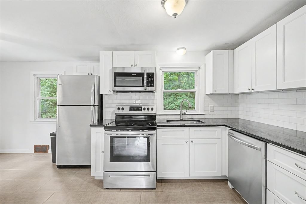 9 Moss Rd Springfield — Photo 3 of 39