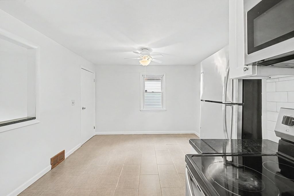 9 Moss Rd Springfield — Photo 6 of 39