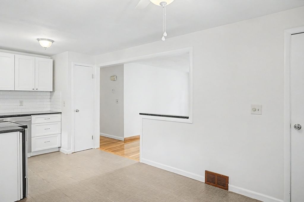 9 Moss Rd Springfield — Photo 7 of 39