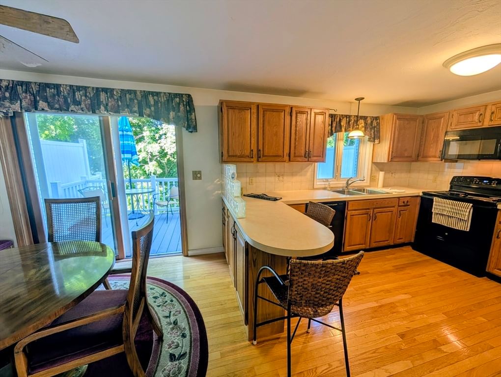 28 Highcrest Park #28 Webster — Photo 4 of 42