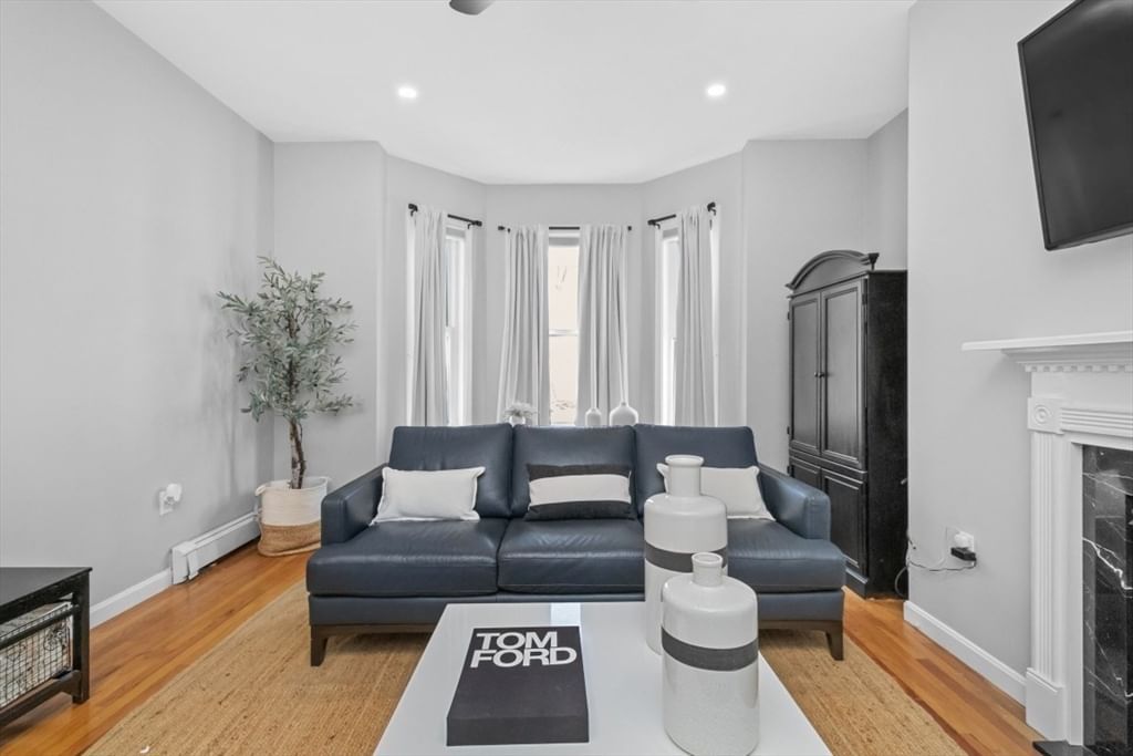 595 East 4th St #1 Boston — Photo 3 of 23