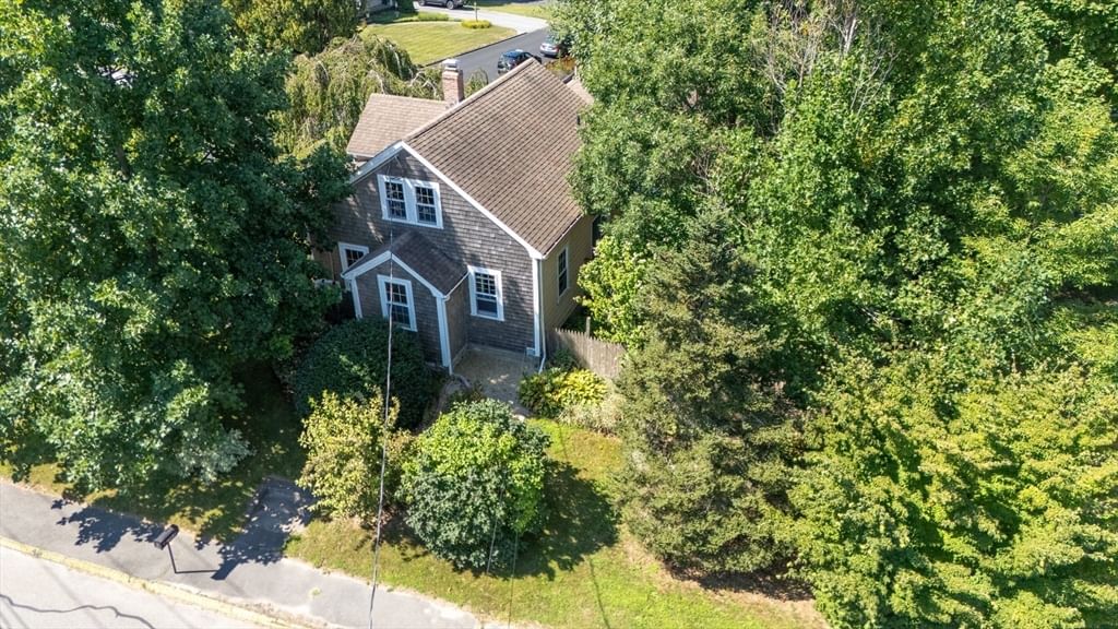 364 Alden Rd Fairhaven — Photo 3 of 42