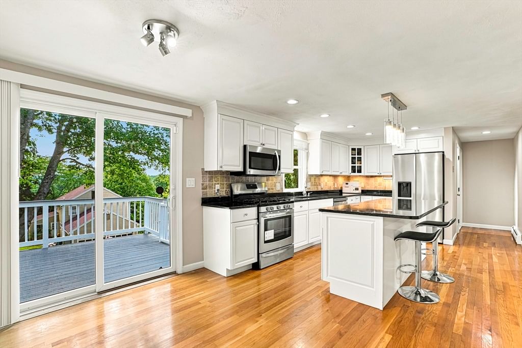 31 Lexington Road Shrewsbury — Photo 4 of 41
