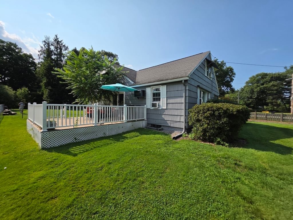 525 Chapin St Ludlow — Photo 4 of 36