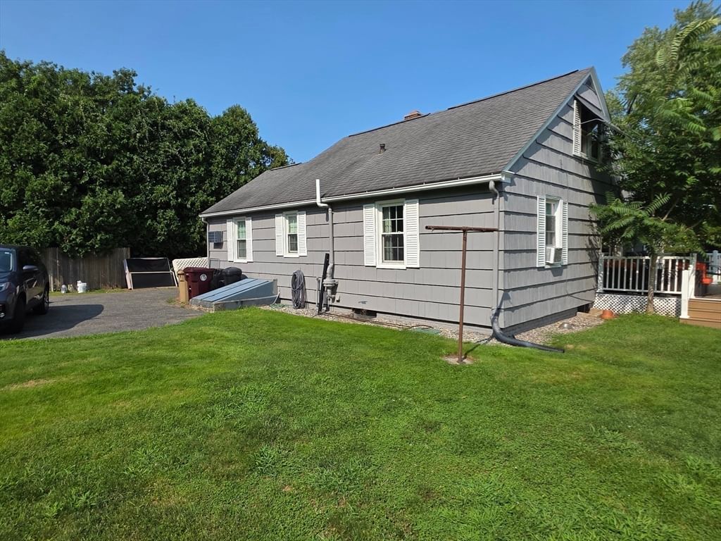 525 Chapin St Ludlow — Photo 7 of 36