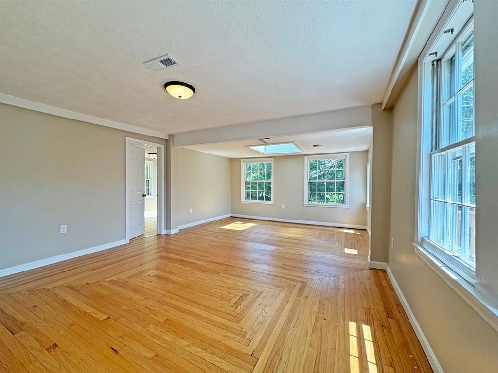191-195 Weston St #191 Waltham — Photo 3 of 13