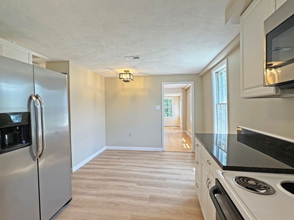 191-195 Weston St #191 Waltham — Photo 5 of 13