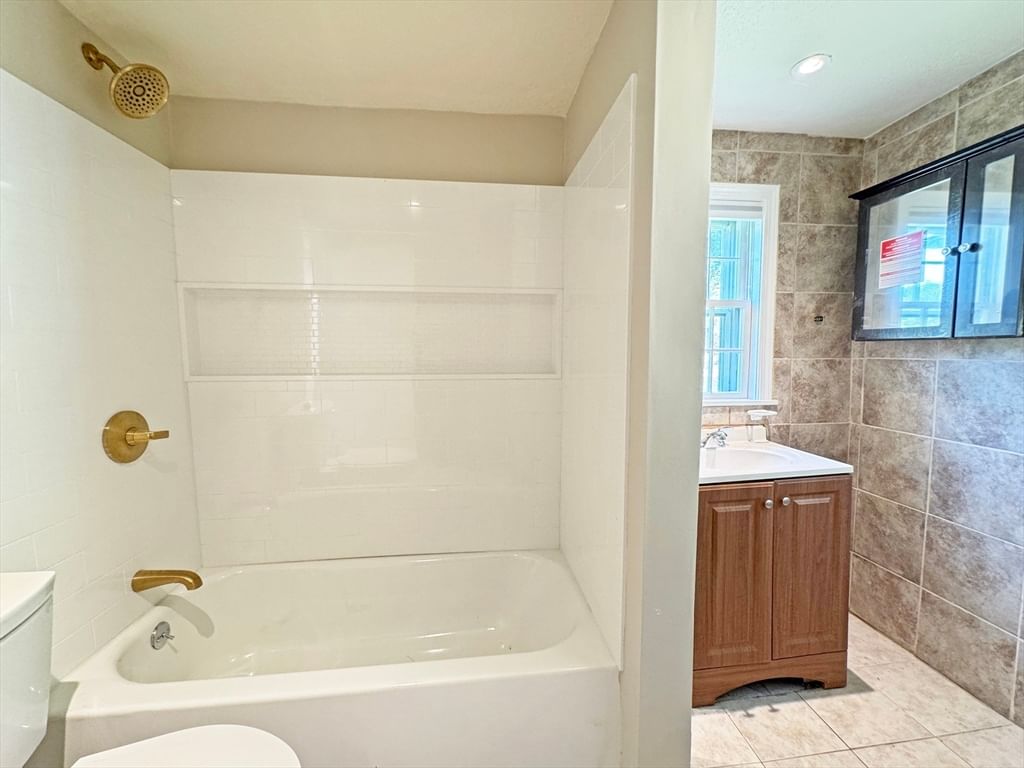 191-195 Weston St #191 Waltham — Photo 7 of 13