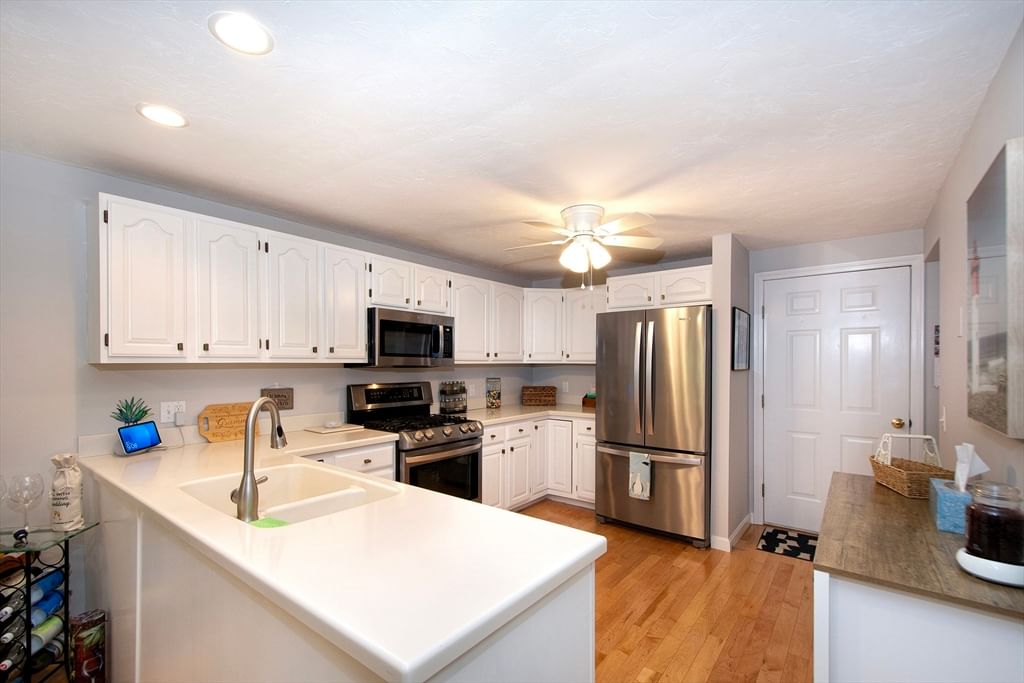 51 Portside Dr #51 Mashpee — Photo 7 of 42