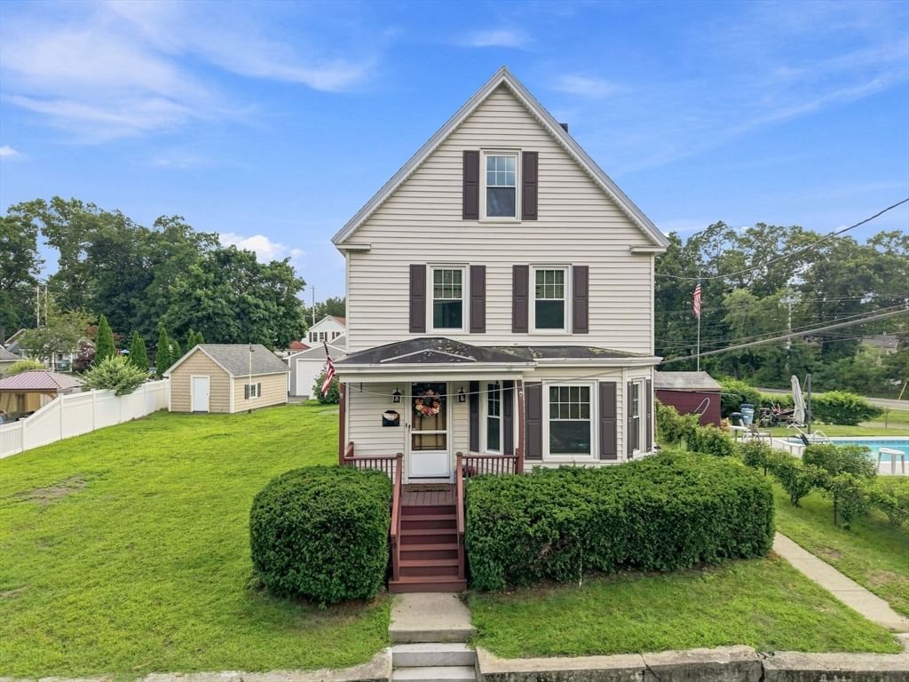 15 Hampstead St Lowell — Photo 2 of 42