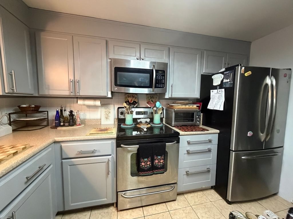 54 Ensign St Revere — Photo 15 of 20