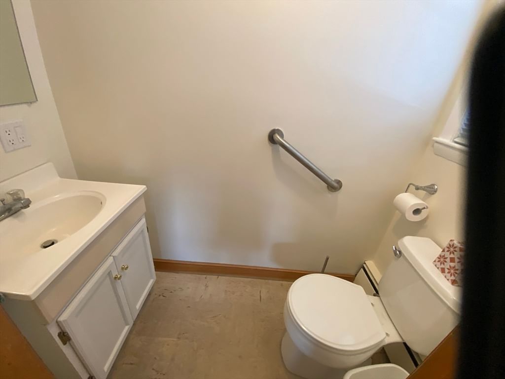 54 Ensign St Revere — Photo 7 of 20