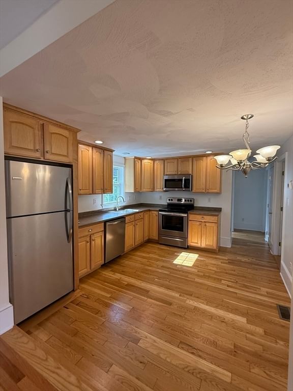 20 Alma Rd Burlington — Photo 10 of 22