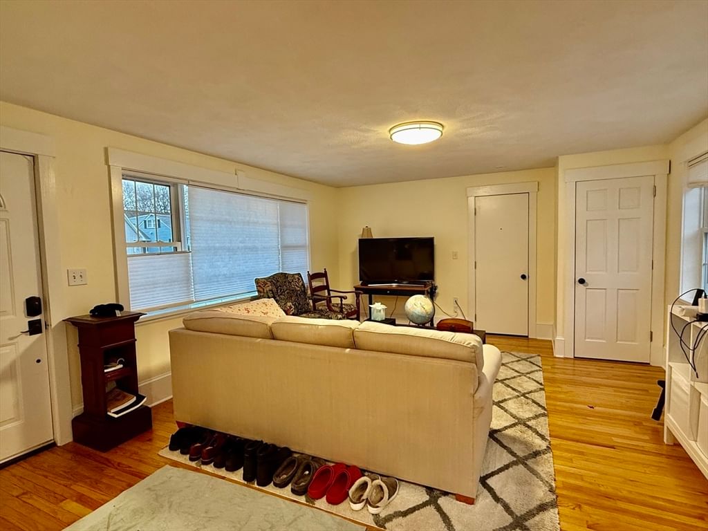 20 Alma Rd Burlington — Photo 4 of 22