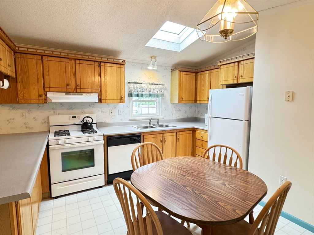 160 Washington Street #57 Plainville — Photo 15 of 32