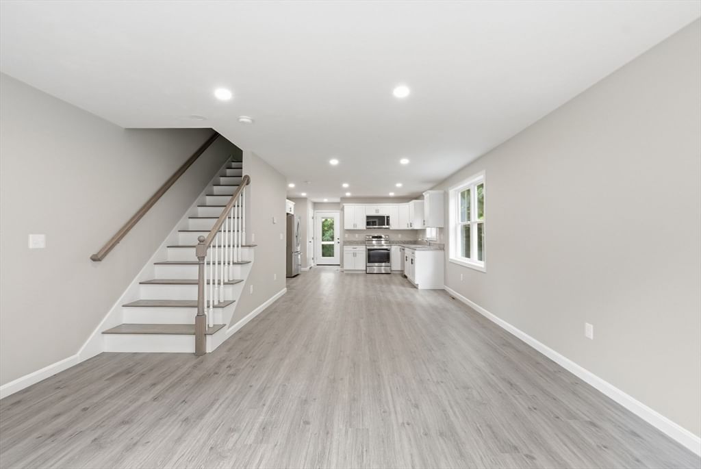 71 Pine St #B Warren — Photo 10 of 34