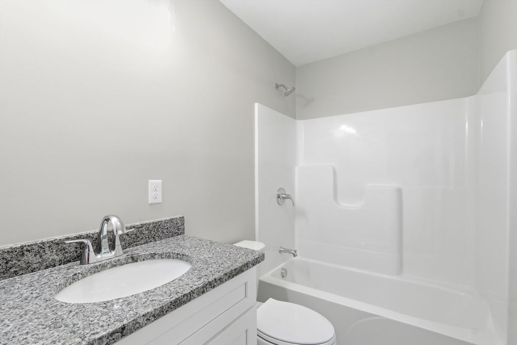 71 Pine St #B Warren — Photo 11 of 34