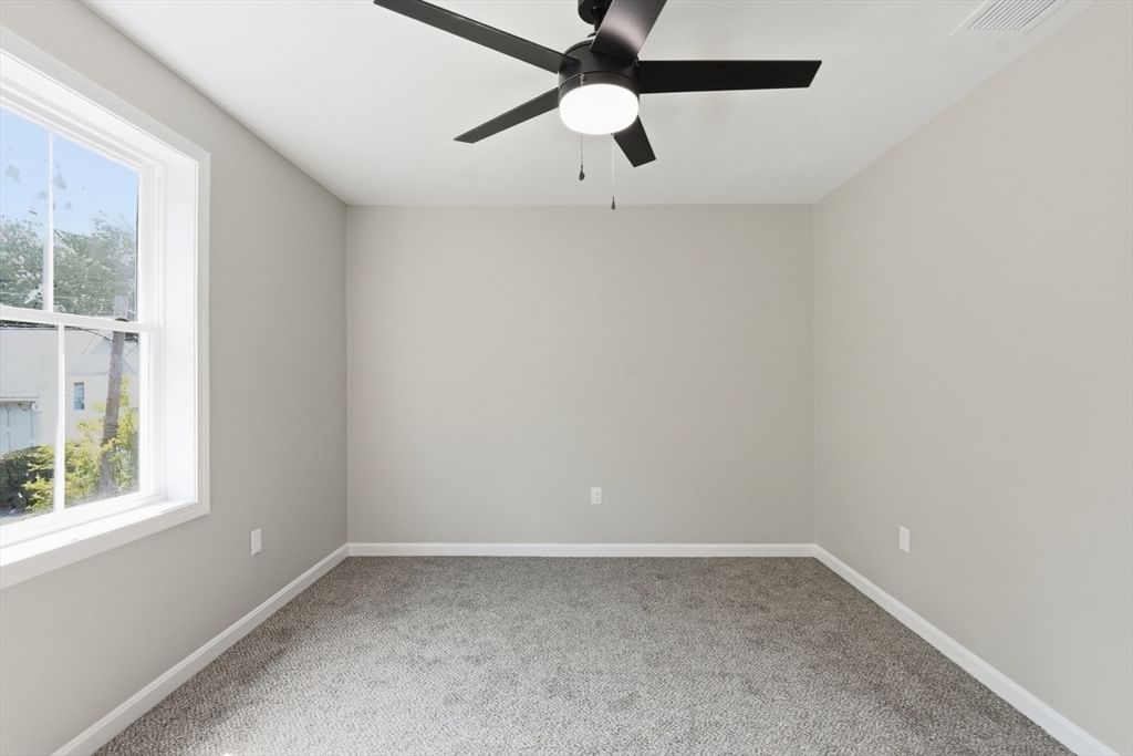 71 Pine St #B Warren — Photo 13 of 34