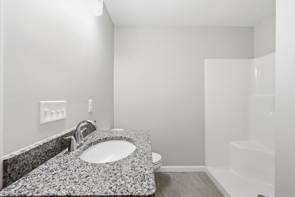 71 Pine St #B Warren — Photo 14 of 34